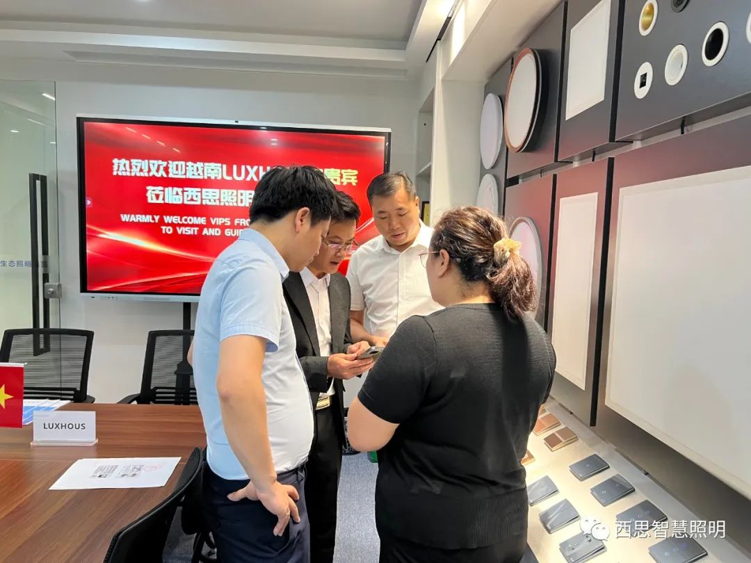 热烈祝贺越南LUXHOUSE贵宾杨总，，，乐成签约成为PA视讯照明越南区域总署理！-公司新闻-PA视讯照明官网