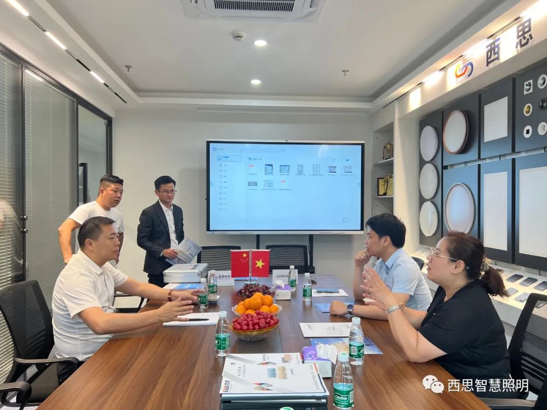 热烈祝贺越南LUXHOUSE贵宾杨总，，，乐成签约成为PA视讯照明越南区域总署理！-公司新闻-PA视讯照明官网