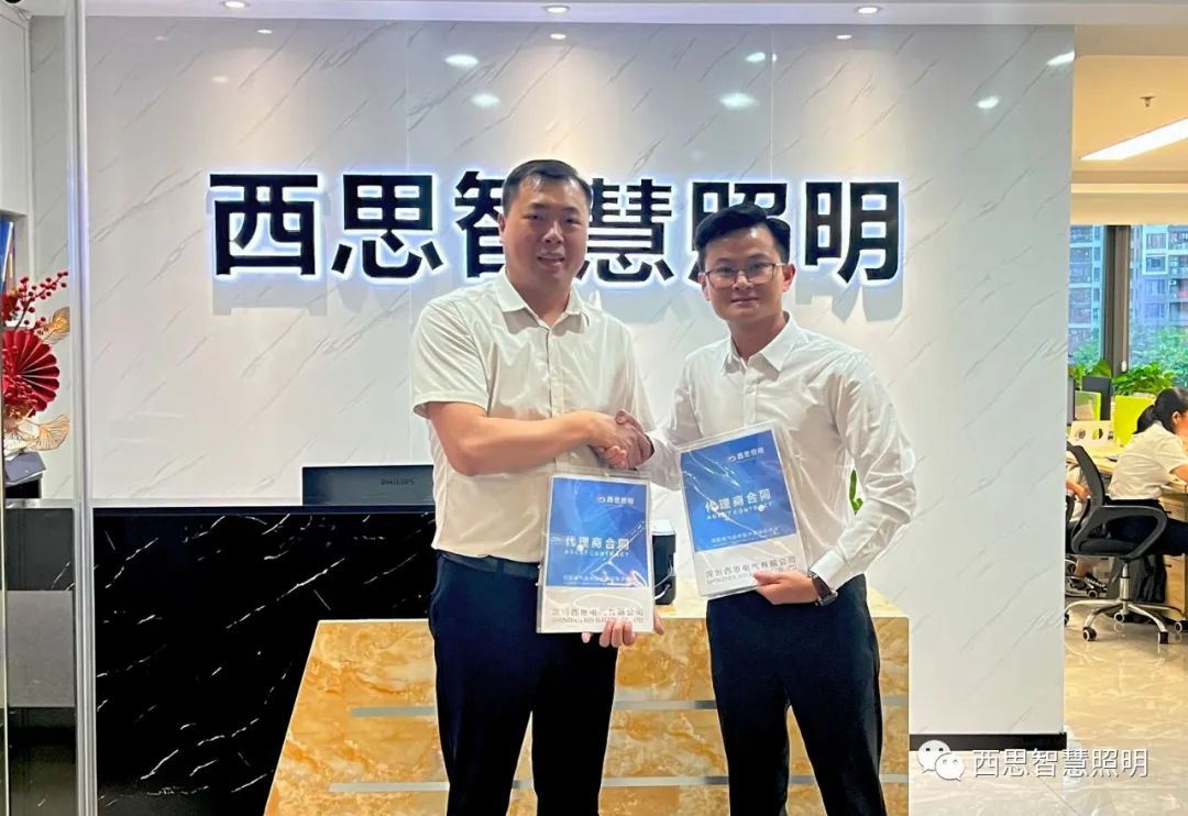 热烈祝贺越南LUXHOUSE贵宾杨总，，，乐成签约成为PA视讯照明越南区域总署理！