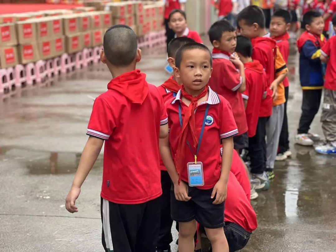 PA视讯照明2023捐赠广西融水大浪镇中心小学爱心公益活动-公司新闻-PA视讯照明官网